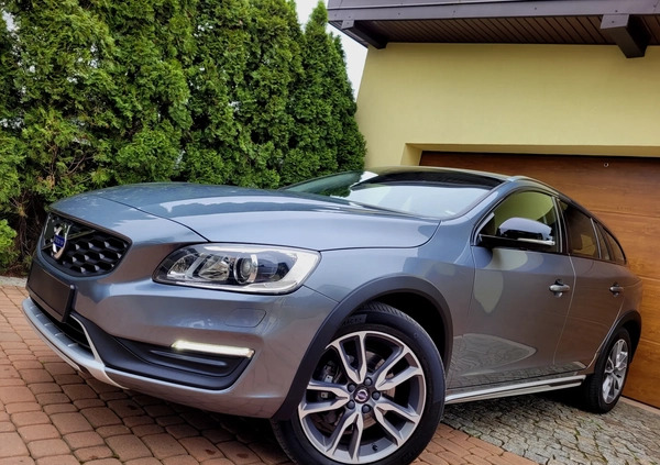 Volvo V60 Cross Country cena 68800 przebieg: 199000, rok produkcji 2017 z Opoczno małe 436
